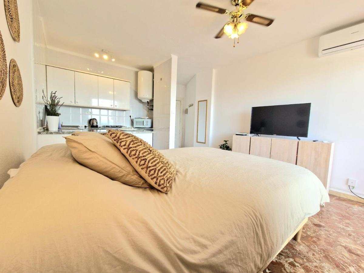 Aa Guest - The Golden Sea Views Eco Apartment เบนัลมาเดนา ภายนอก รูปภาพ